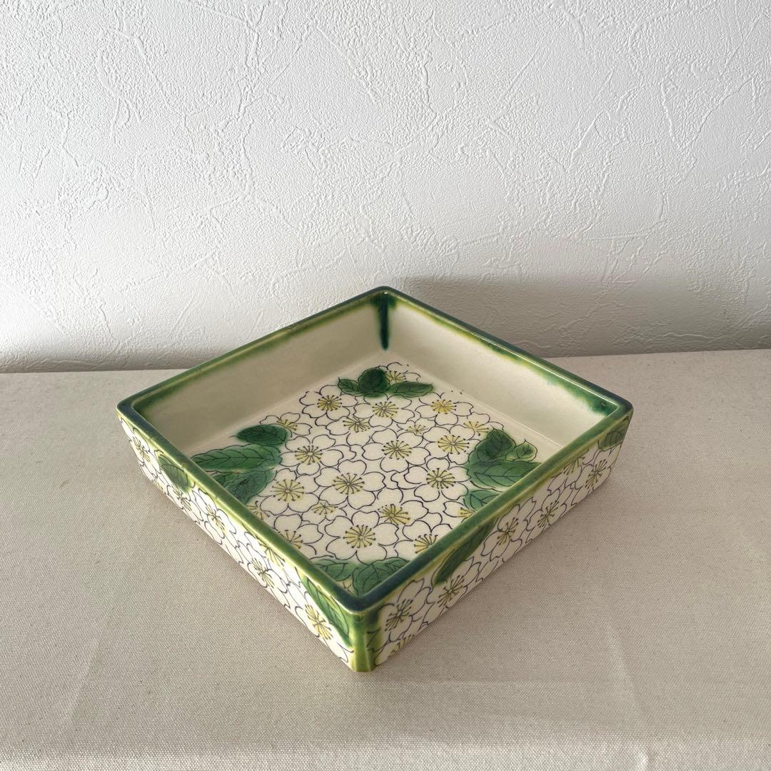 ☆H713○ 赤膚焼　サクラ柄　スクエア浅鉢【未使用】