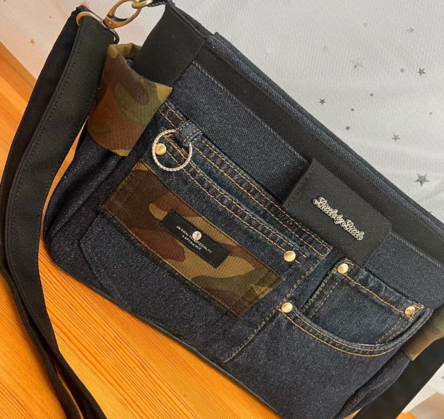 デニムリメイクバッグ（M）No.849☆ショルダーバッグ　斜めがけバッグ