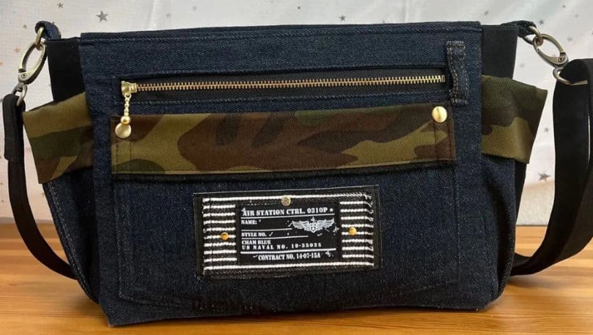 デニムリメイクバッグ（M）No.849☆ショルダーバッグ　斜めがけバッグ