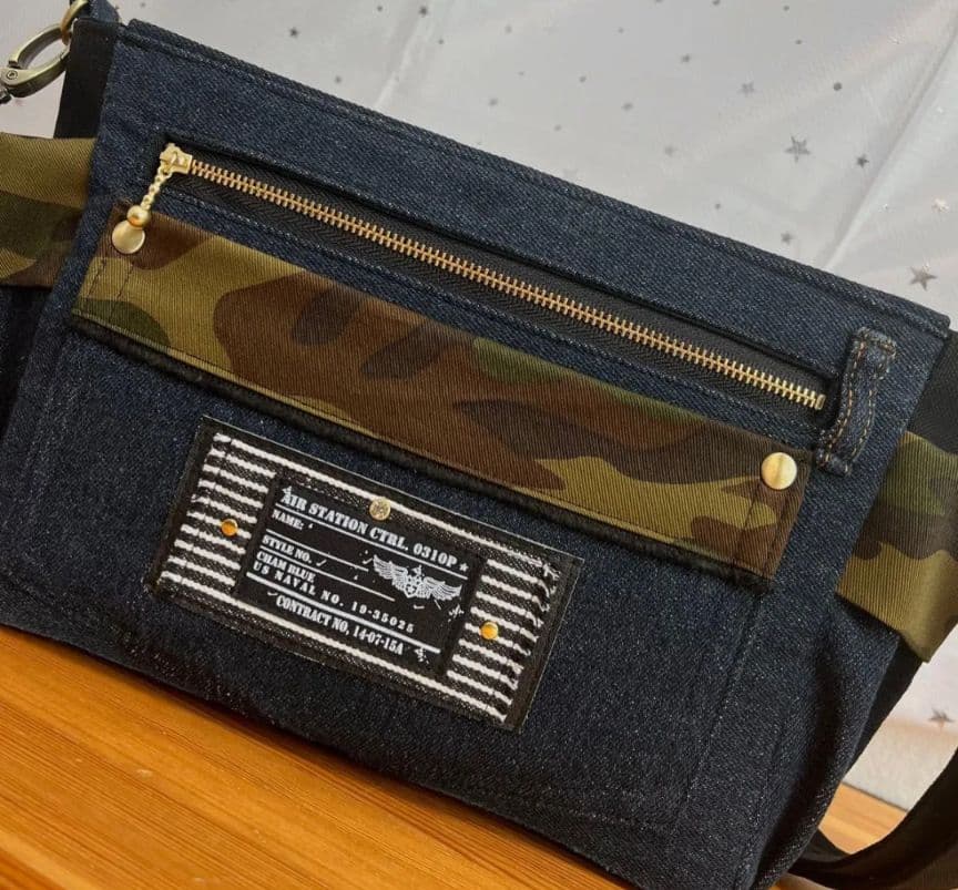 デニムリメイクバッグ（M）No.849☆ショルダーバッグ　斜めがけバッグ