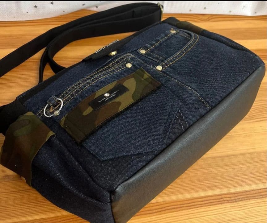 デニムリメイクバッグ（M）No.849☆ショルダーバッグ　斜めがけバッグ