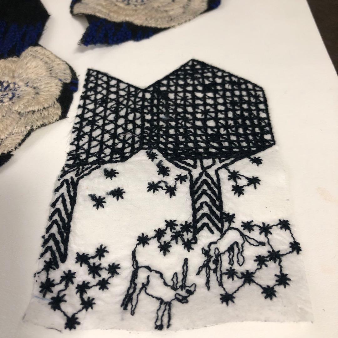 総刺繍柄ハギレ