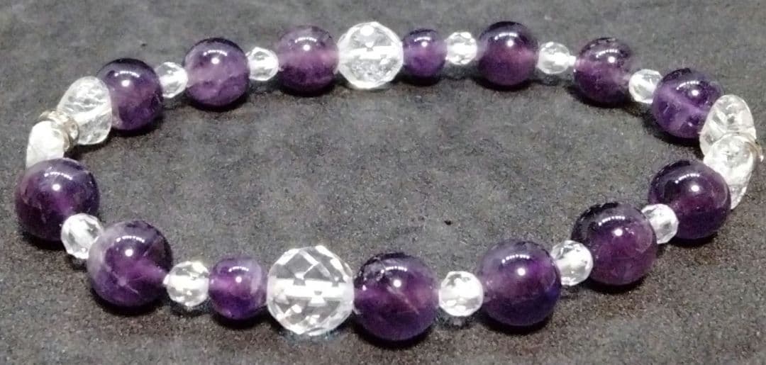 手作り、アメジストとクリスタルのブレスレット