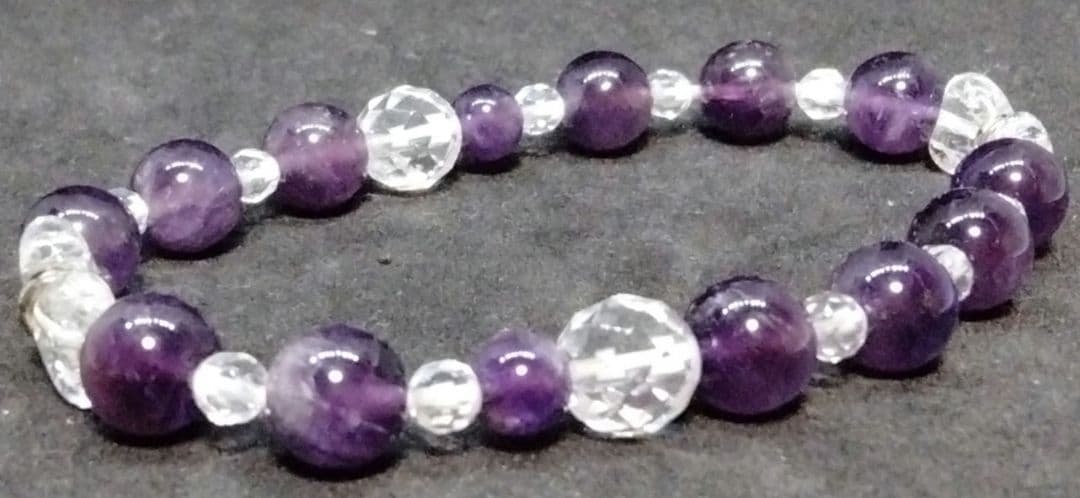 手作り、アメジストとクリスタルのブレスレット