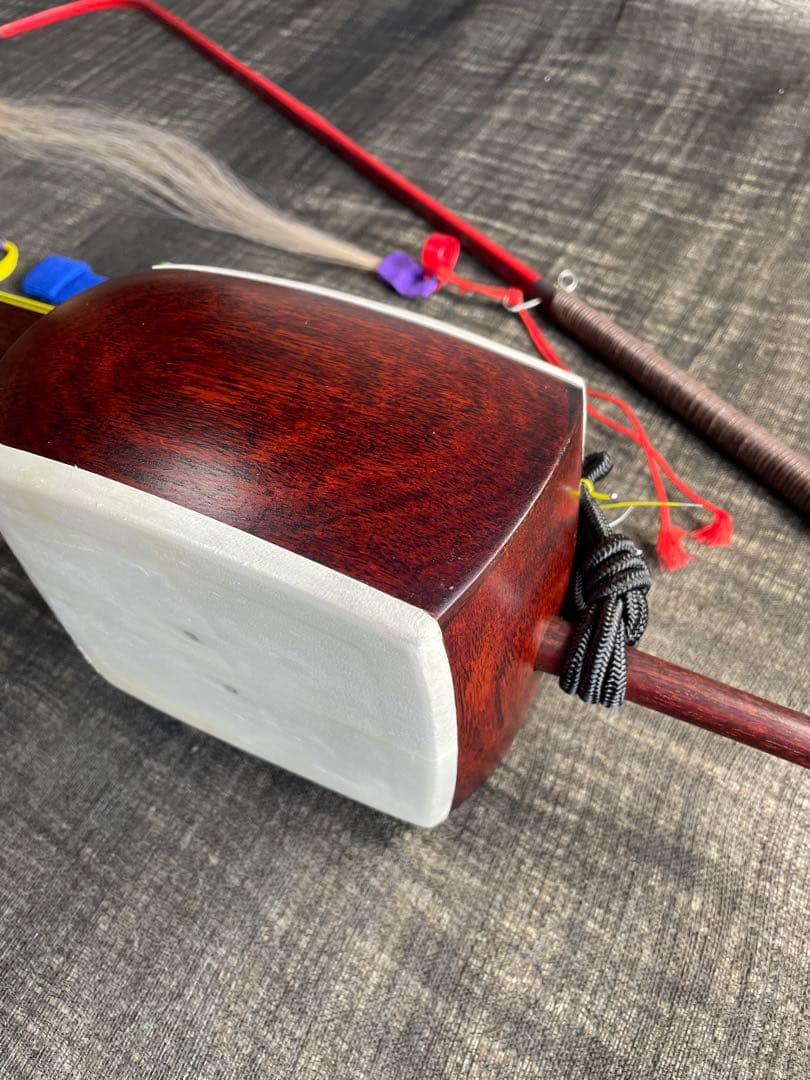 四弦和胡弓，紅木材料（二つ折れ）竹弓（レワ弓），付属品