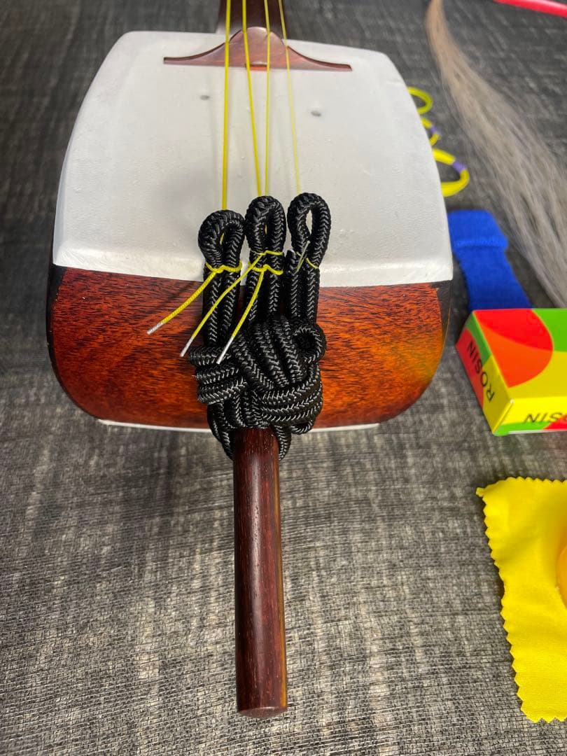 四弦和胡弓，紅木材料（二つ折れ）竹弓（レワ弓），付属品