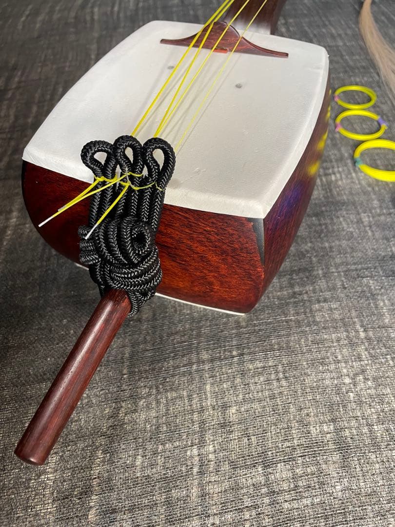 四弦和胡弓，紅木材料（二つ折れ）竹弓（レワ弓），付属品