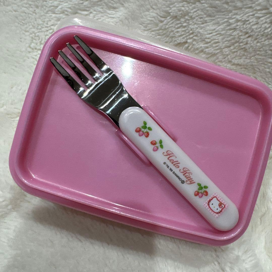 新品未使用　野いちごキティ　お弁当　ハローキティ　フォーク付き