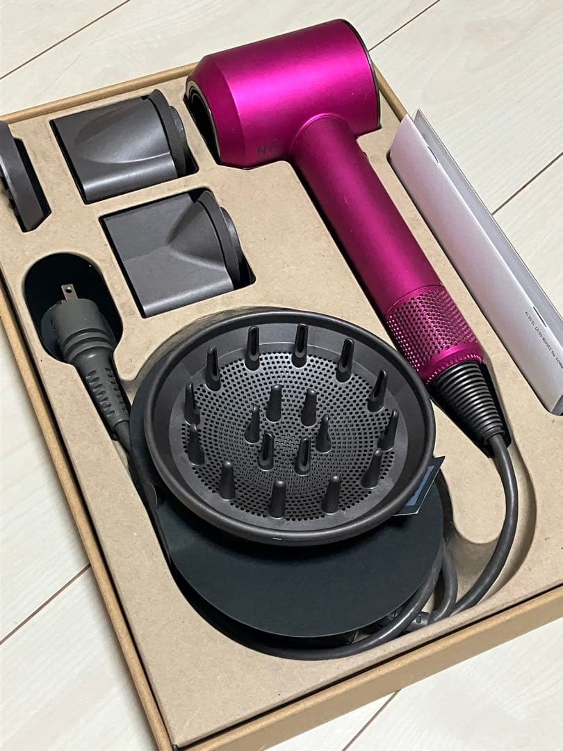 【dyson】 ダイソンヘアドライヤーHD03 説明書 くし付き　難あり