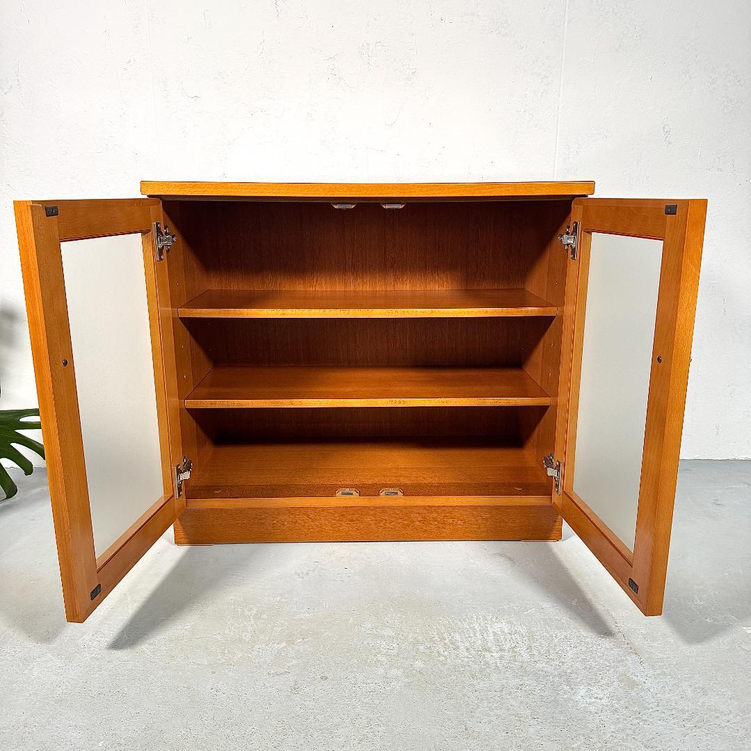 【美品】カリモク ガラスキャビネット 両開き サイドボード リビングボード