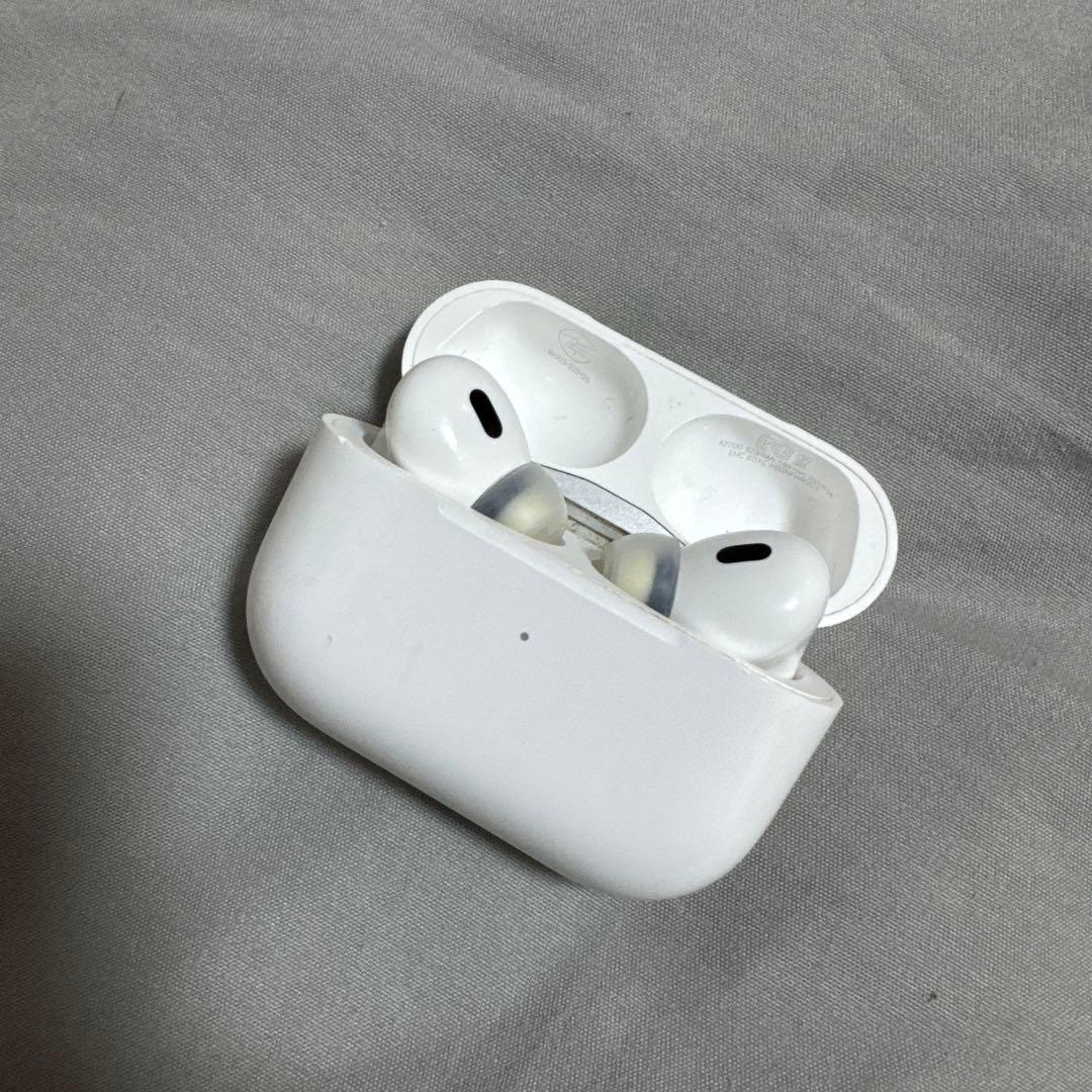 AirPods pro 第2世代本体 ホワイト 充電ケース付き