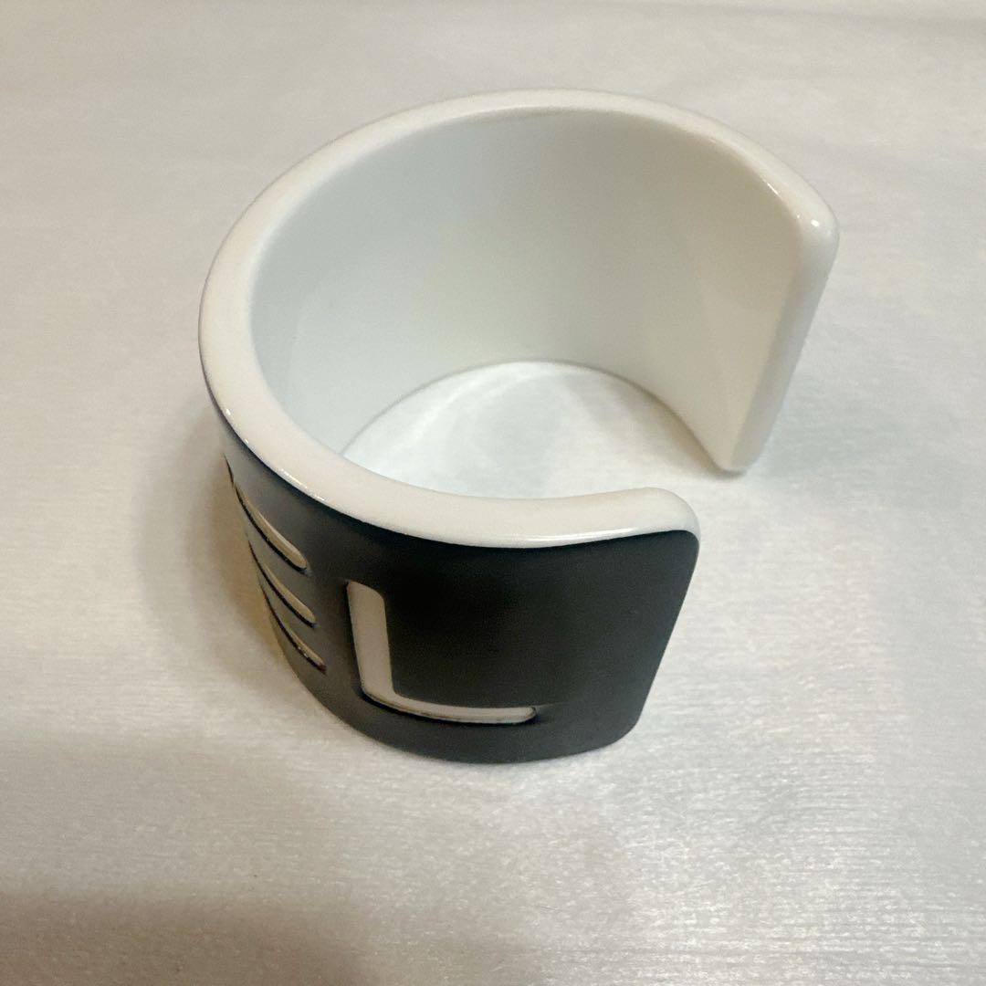 新品　CHANEL ノベルティ　ロゴバングル　ブレスレット