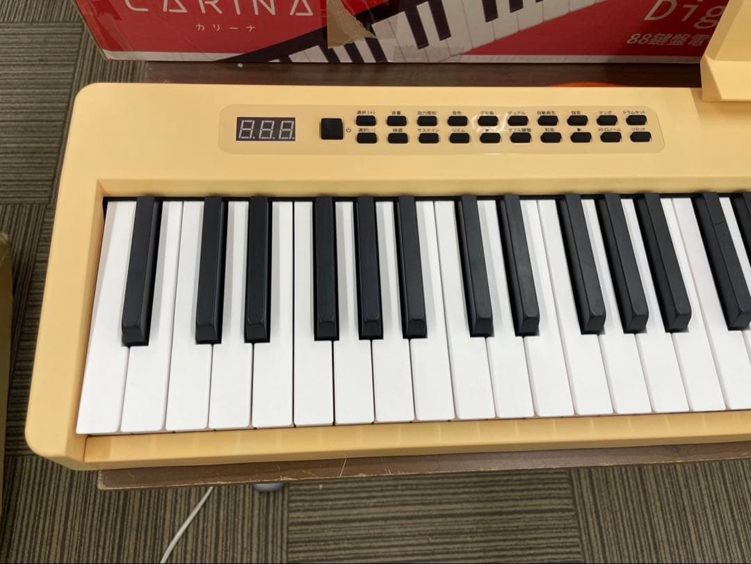 電子ピアノ　88鍵盤　充電タイプ　スリム軽量 オレンジ