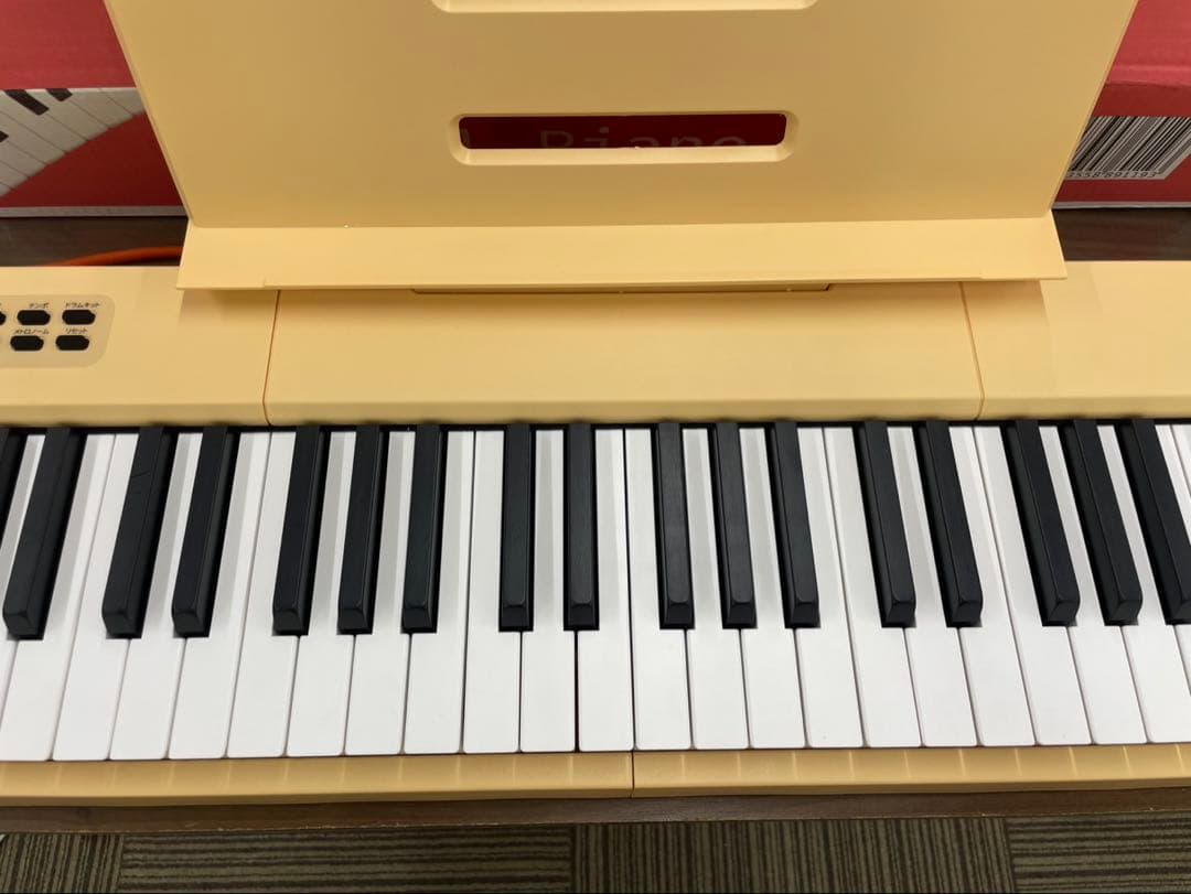 電子ピアノ　88鍵盤　充電タイプ　スリム軽量 オレンジ
