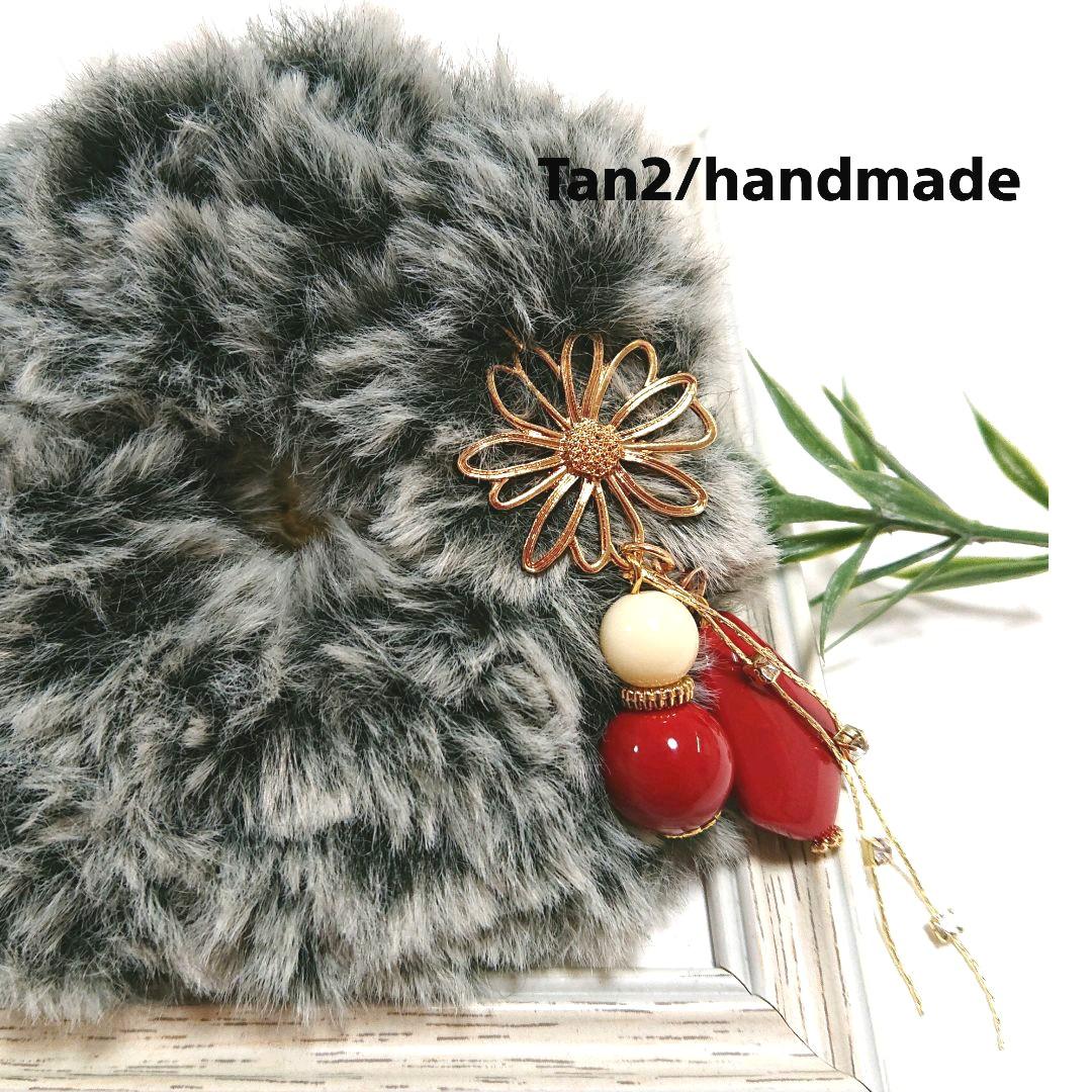 たっぷりボリューム⤴︎⤴ファーシュシュ  マットレッドとキラキラチェーン♡