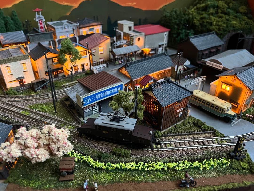 昭和の鉄道模型をつくる　ジオラマ完成品　高品質アクリルケース台　パワーパック付き