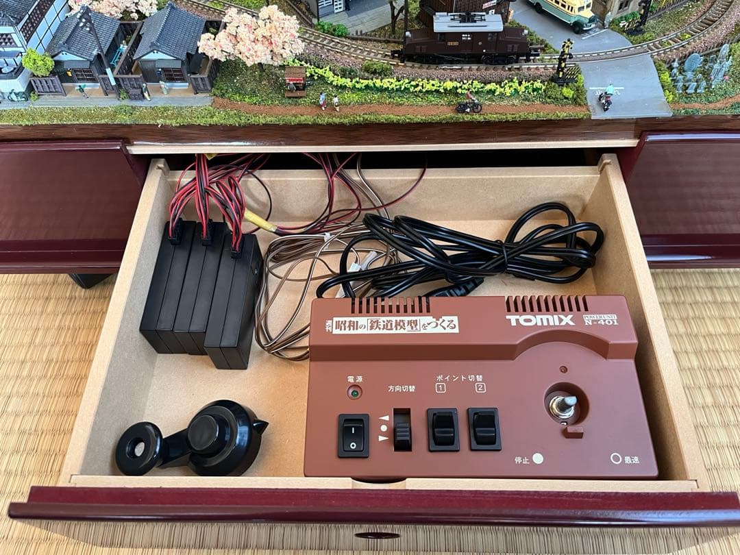 昭和の鉄道模型をつくる　ジオラマ完成品　高品質アクリルケース台　パワーパック付き