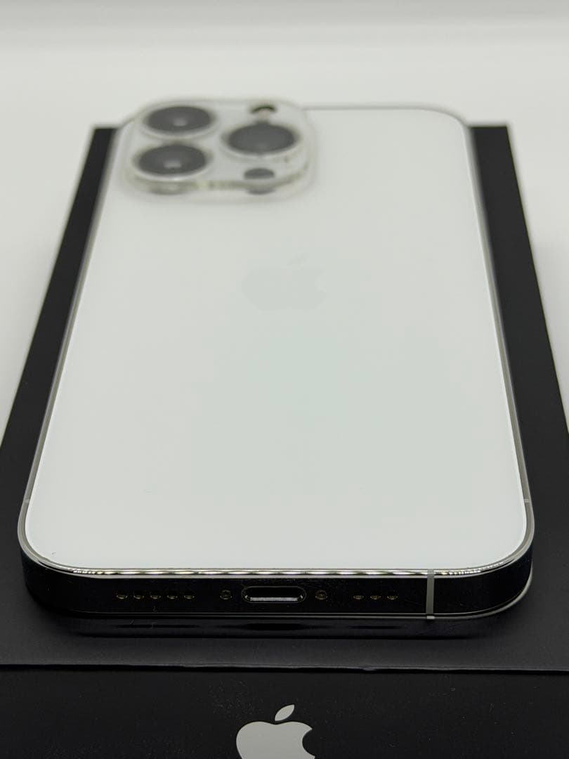 Apple iPhone 13pro 256gd シルバー ホワイト　充電器付き
