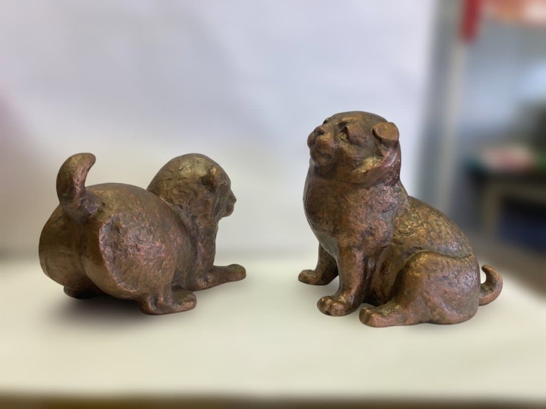 ブロンズ製犬の置物2体セット