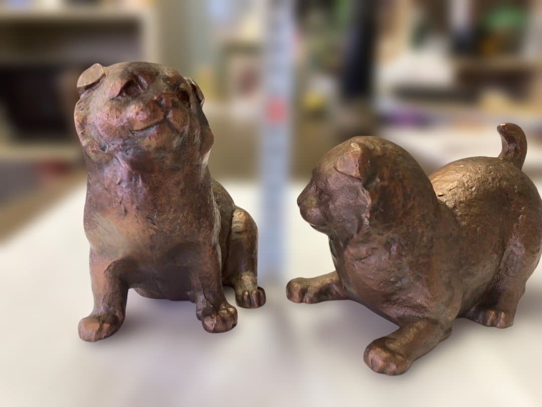 ブロンズ製犬の置物2体セット