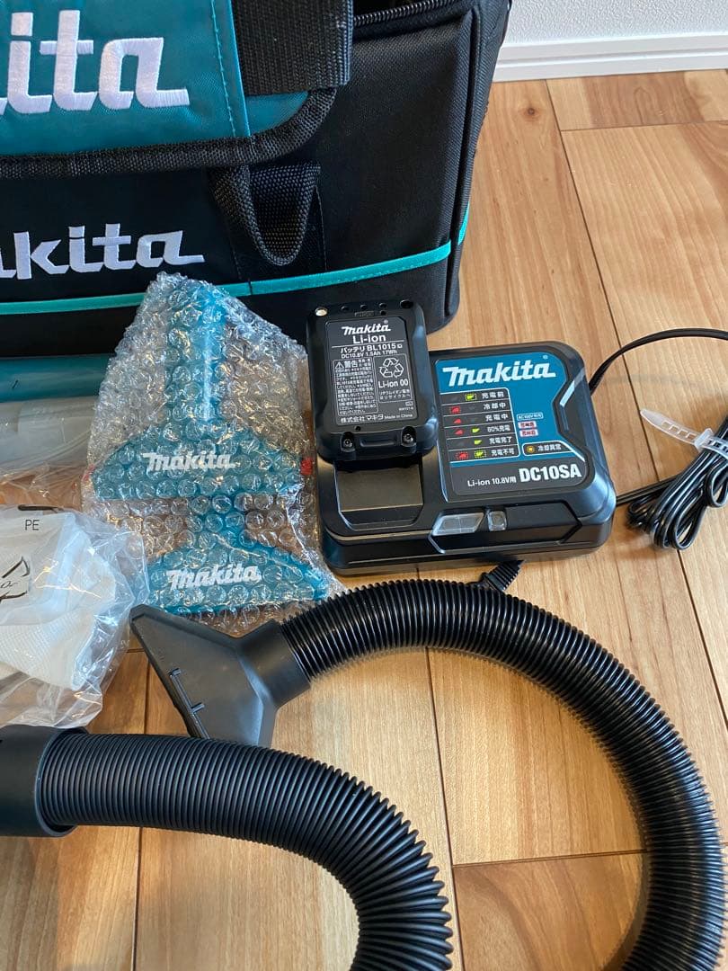 マキタ　掃除機　CL121D ソフトバック付き