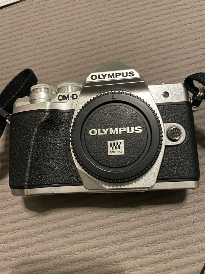 OLYMPUS E-M10 Mark 3シルバー ダブルズームキット
