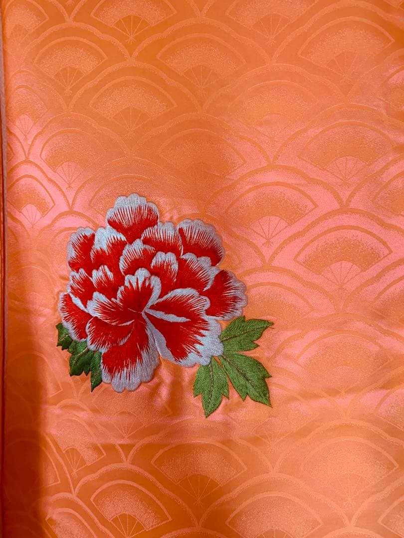 七五三　七歳の女の子　ビビットなピンクの振り袖　帯帯揚げ帯締め襦袢もセットで