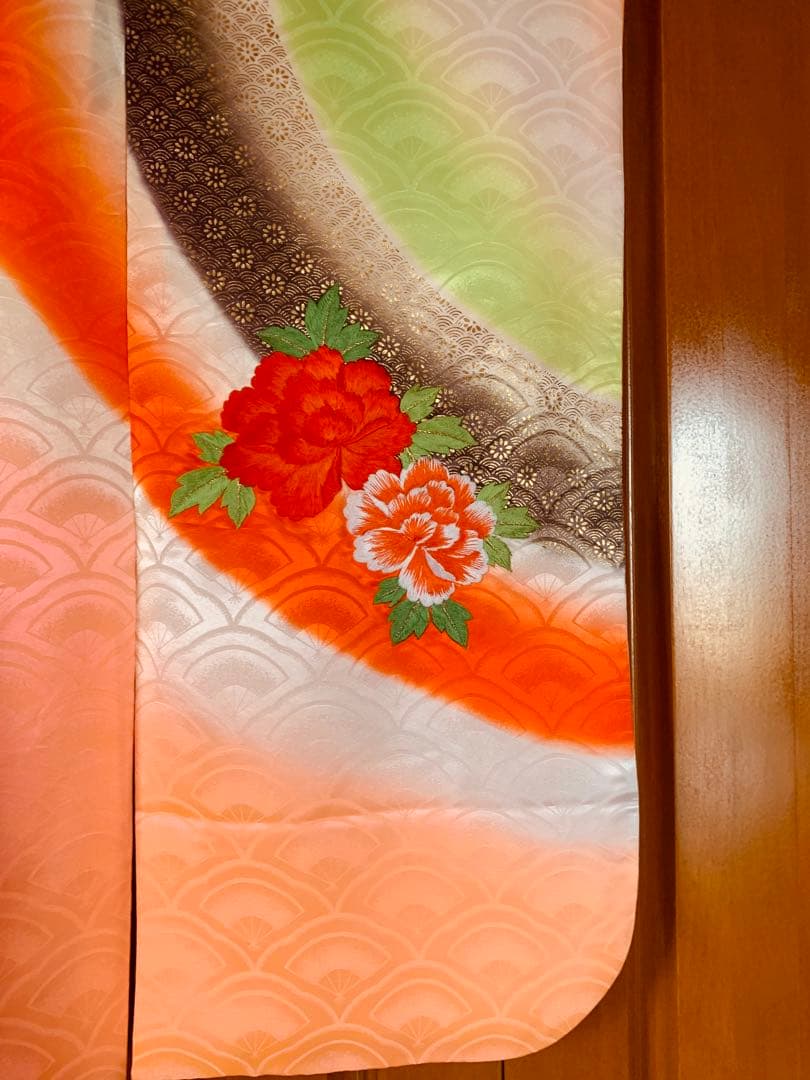 七五三　七歳の女の子　ビビットなピンクの振り袖　帯帯揚げ帯締め襦袢もセットで