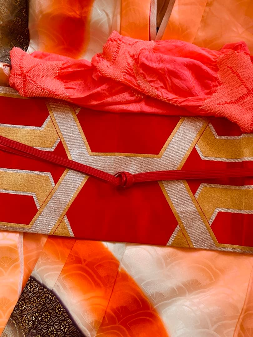 七五三　七歳の女の子　ビビットなピンクの振り袖　帯帯揚げ帯締め襦袢もセットで