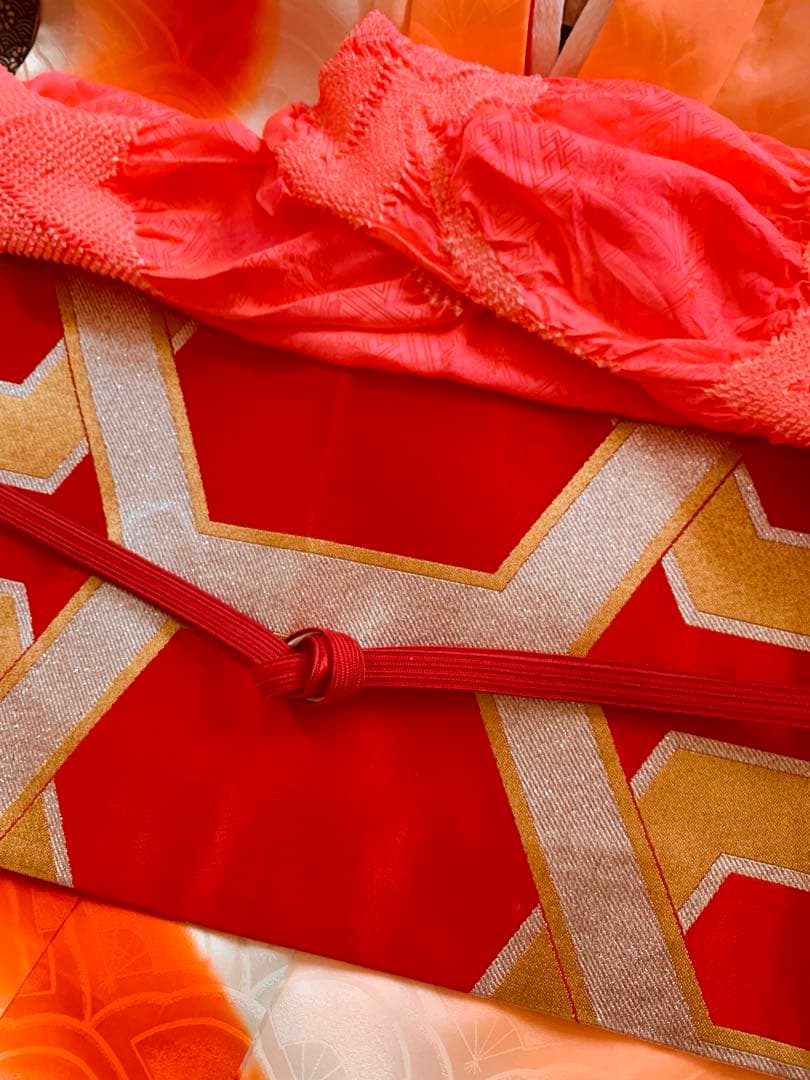 七五三　七歳の女の子　ビビットなピンクの振り袖　帯帯揚げ帯締め襦袢もセットで