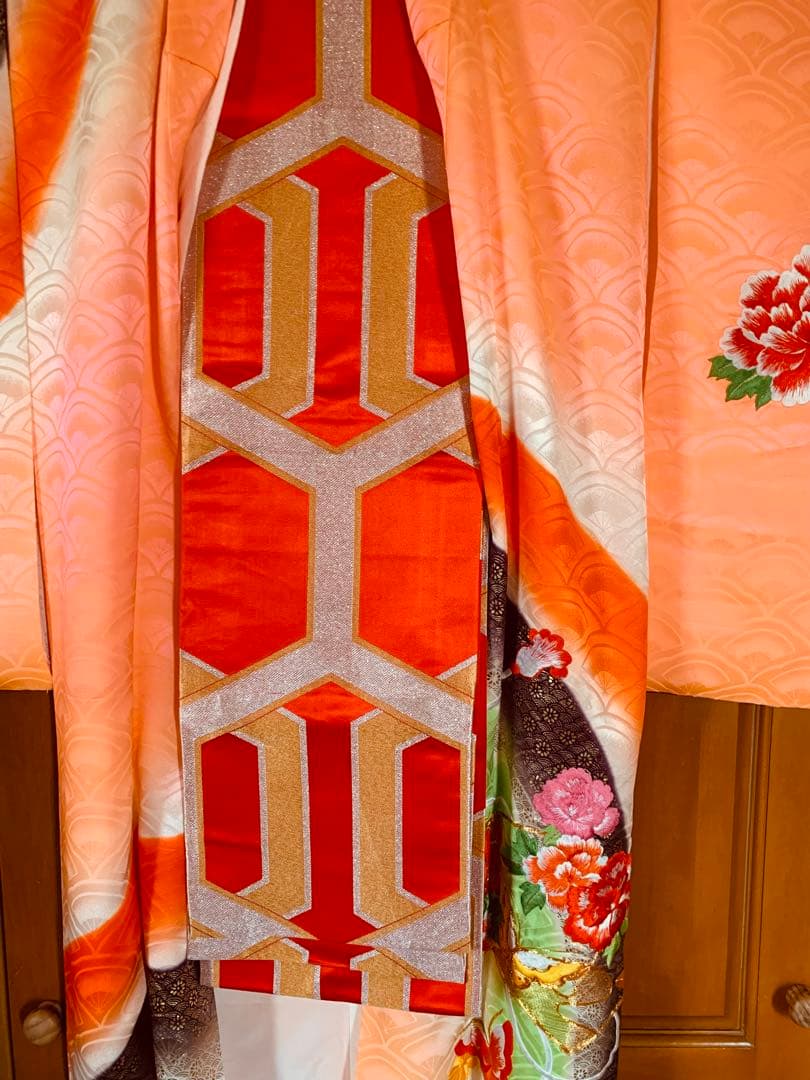 七五三　七歳の女の子　ビビットなピンクの振り袖　帯帯揚げ帯締め襦袢もセットで