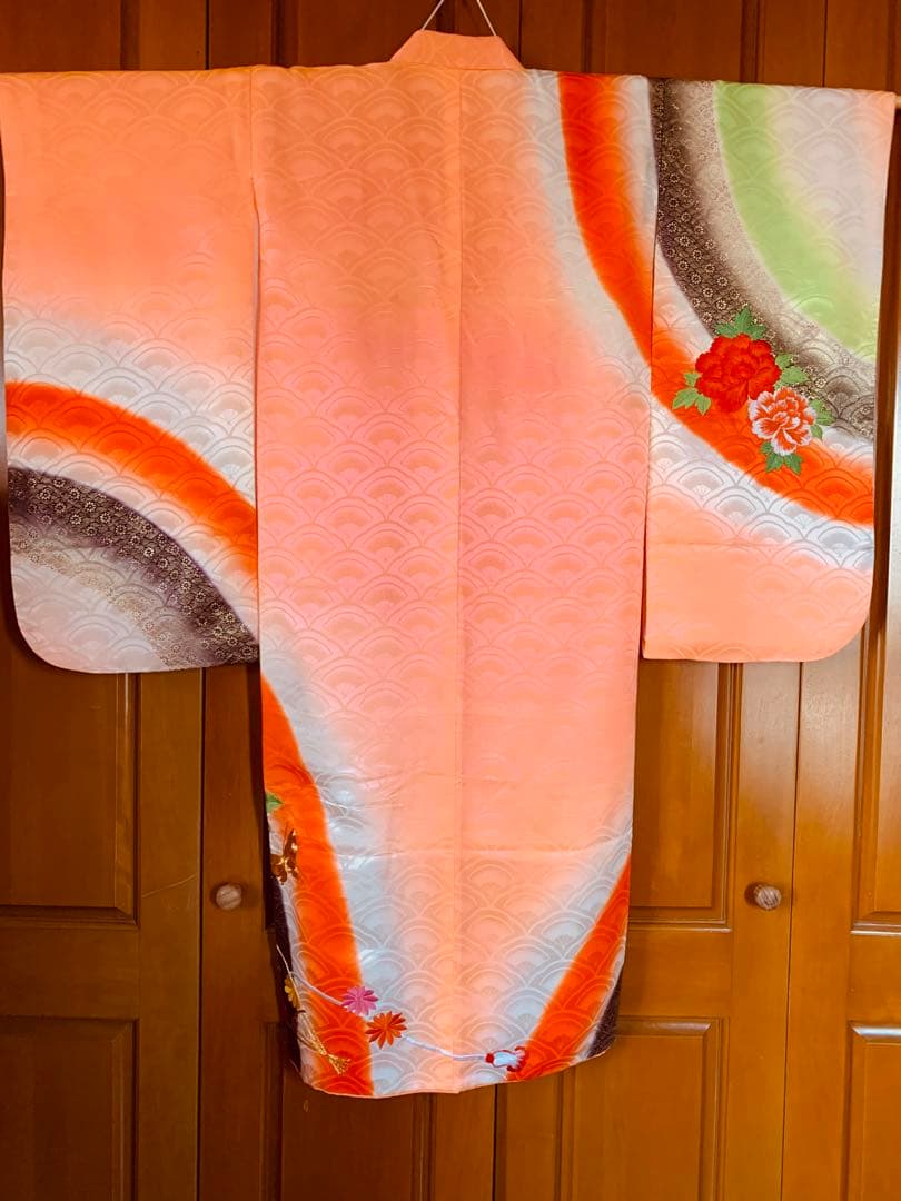 七五三　七歳の女の子　ビビットなピンクの振り袖　帯帯揚げ帯締め襦袢もセットで