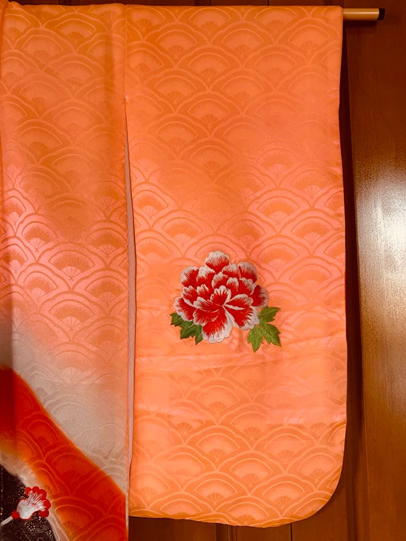 七五三　七歳の女の子　ビビットなピンクの振り袖　帯帯揚げ帯締め襦袢もセットで