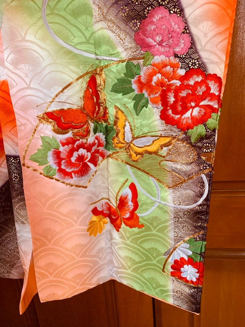 七五三　七歳の女の子　ビビットなピンクの振り袖　帯帯揚げ帯締め襦袢もセットで