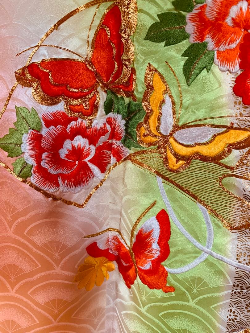 七五三　七歳の女の子　ビビットなピンクの振り袖　帯帯揚げ帯締め襦袢もセットで