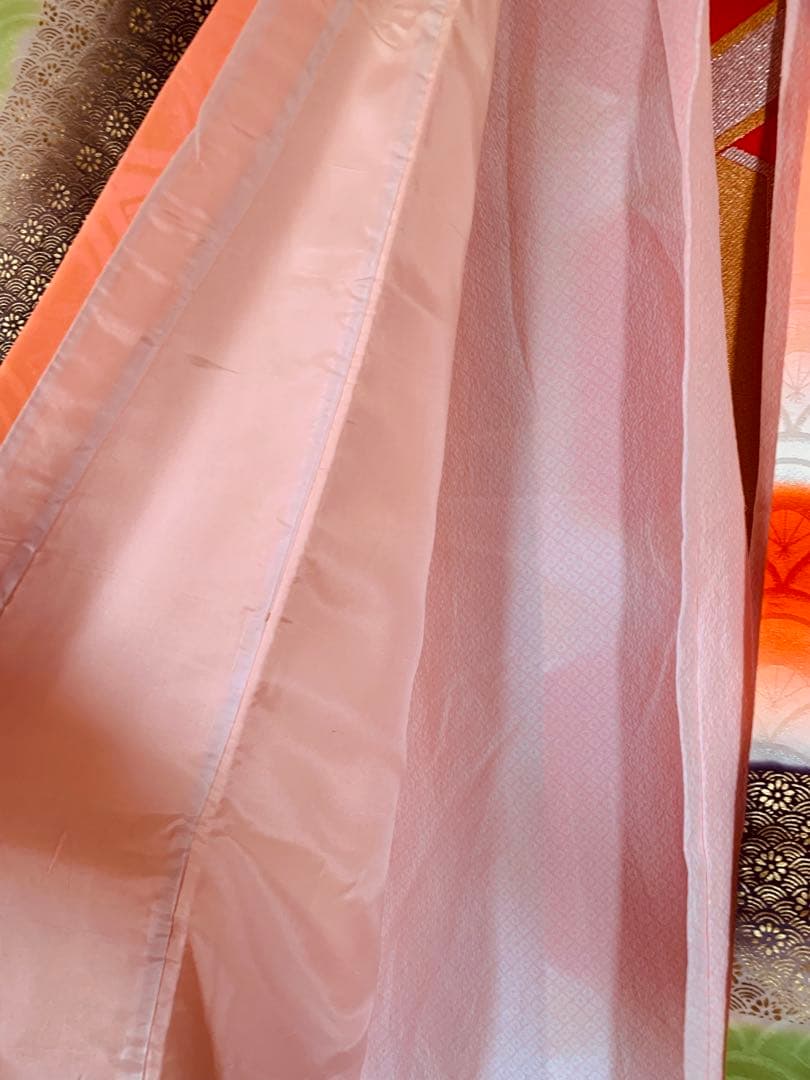 七五三　七歳の女の子　ビビットなピンクの振り袖　帯帯揚げ帯締め襦袢もセットで