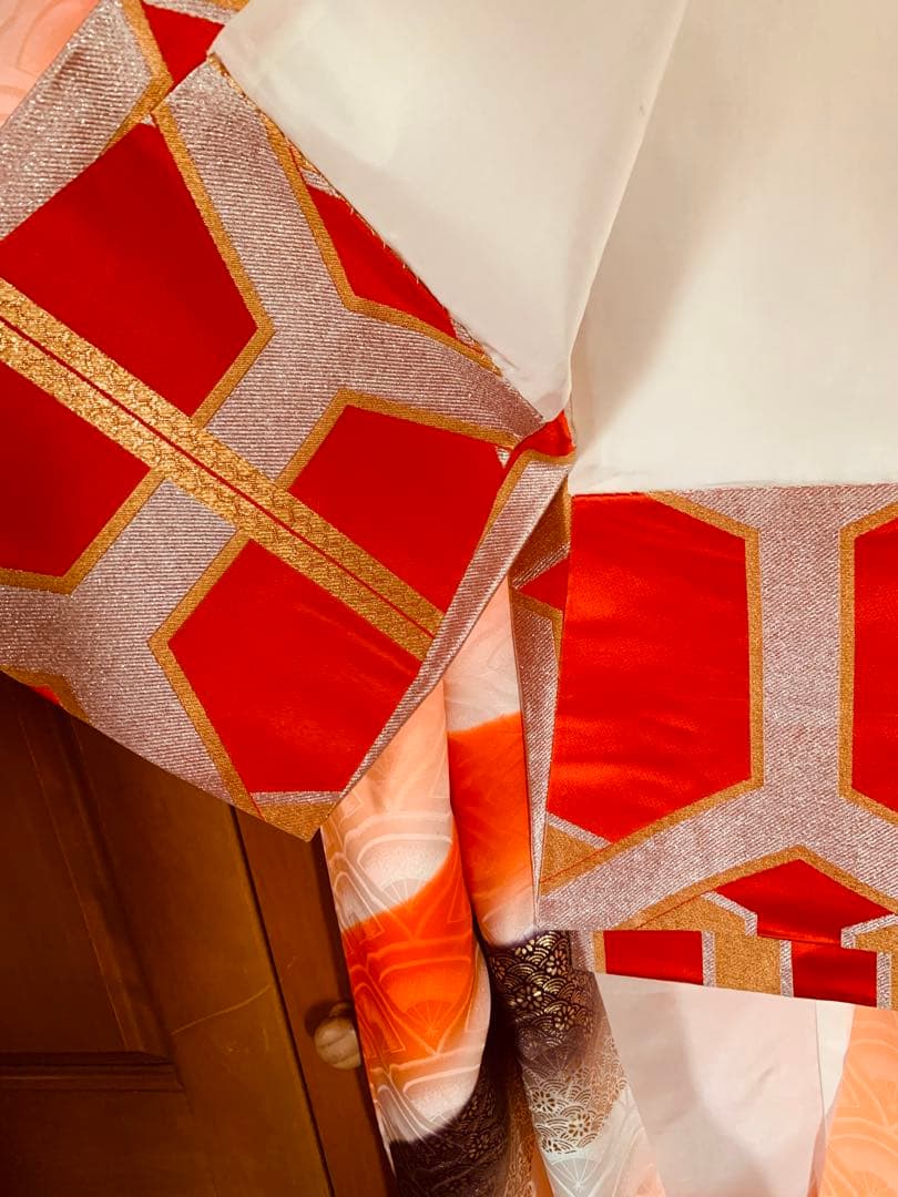 七五三　七歳の女の子　ビビットなピンクの振り袖　帯帯揚げ帯締め襦袢もセットで