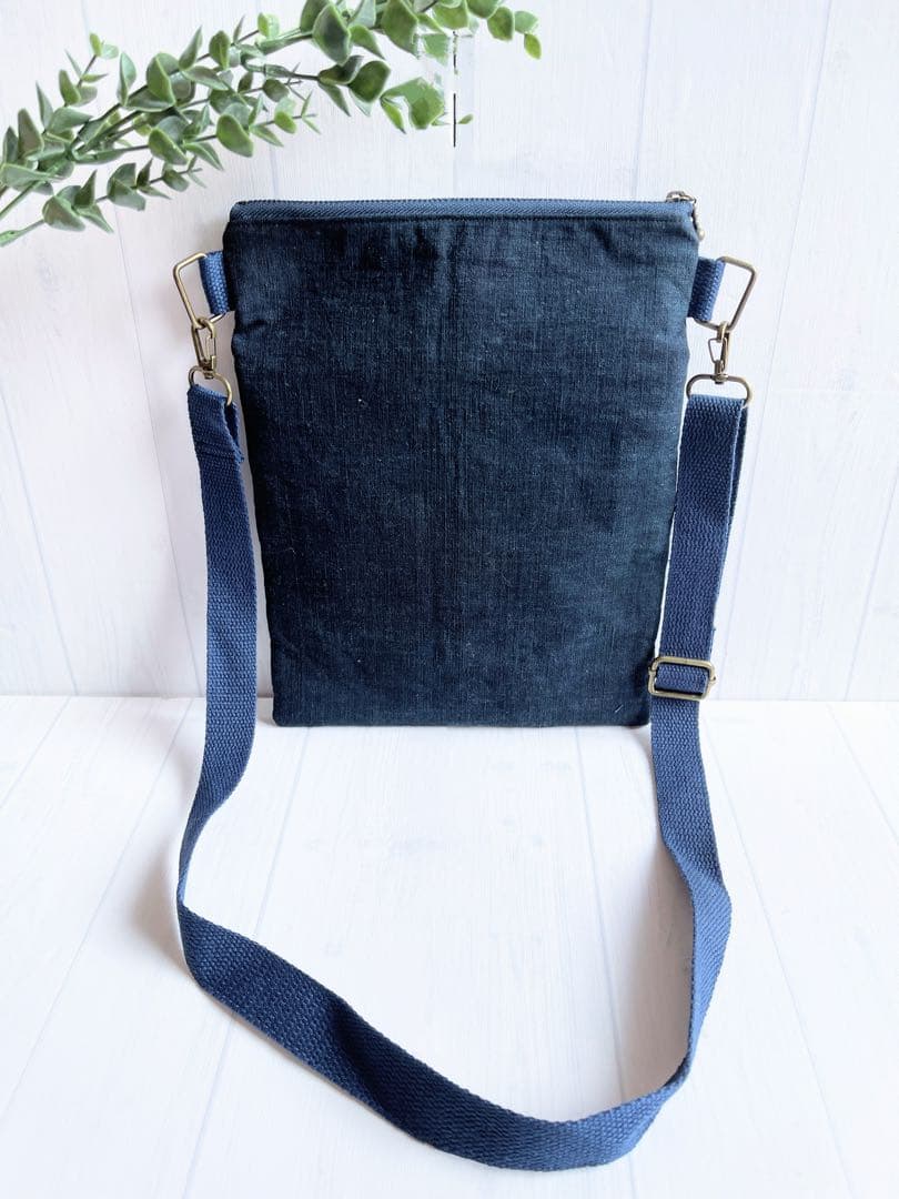 【斜めがけバッグ】　ショルダーバッグ　藍染　古布　おでかけバッグ　ポケット付き