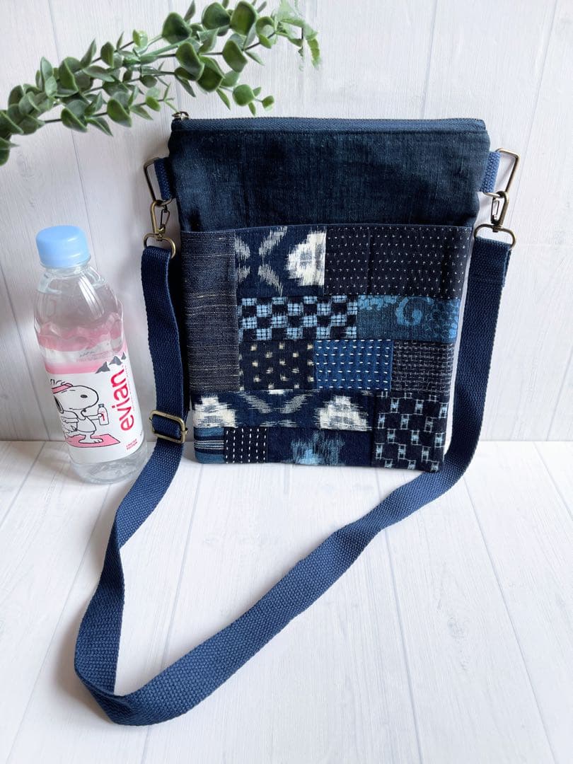 【斜めがけバッグ】　ショルダーバッグ　藍染　古布　おでかけバッグ　ポケット付き