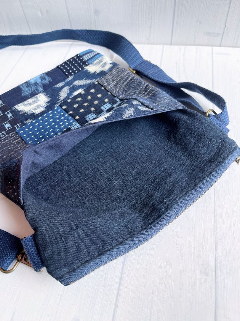 【斜めがけバッグ】　ショルダーバッグ　藍染　古布　おでかけバッグ　ポケット付き