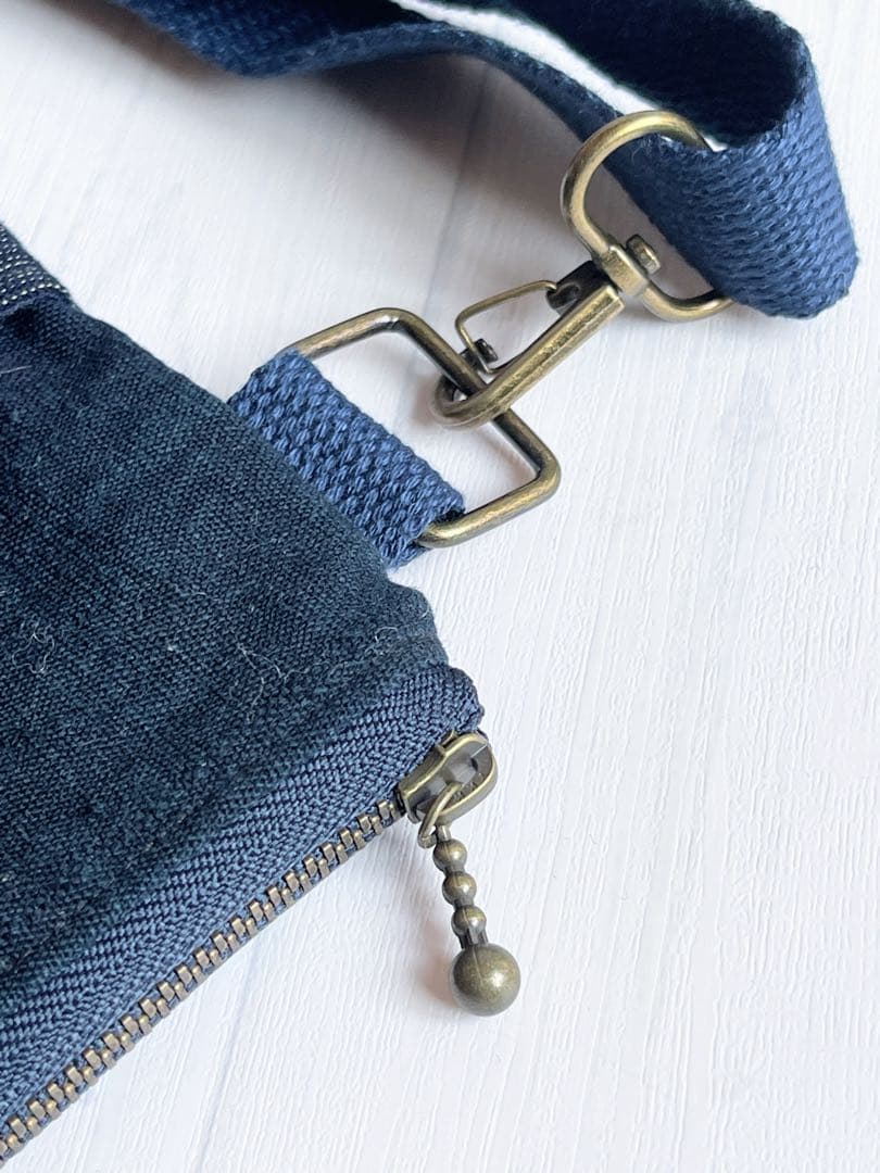 【斜めがけバッグ】　ショルダーバッグ　藍染　古布　おでかけバッグ　ポケット付き