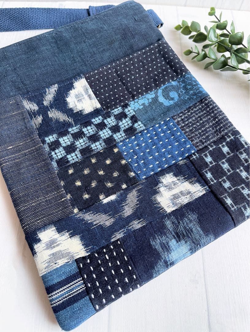 【斜めがけバッグ】　ショルダーバッグ　藍染　古布　おでかけバッグ　ポケット付き