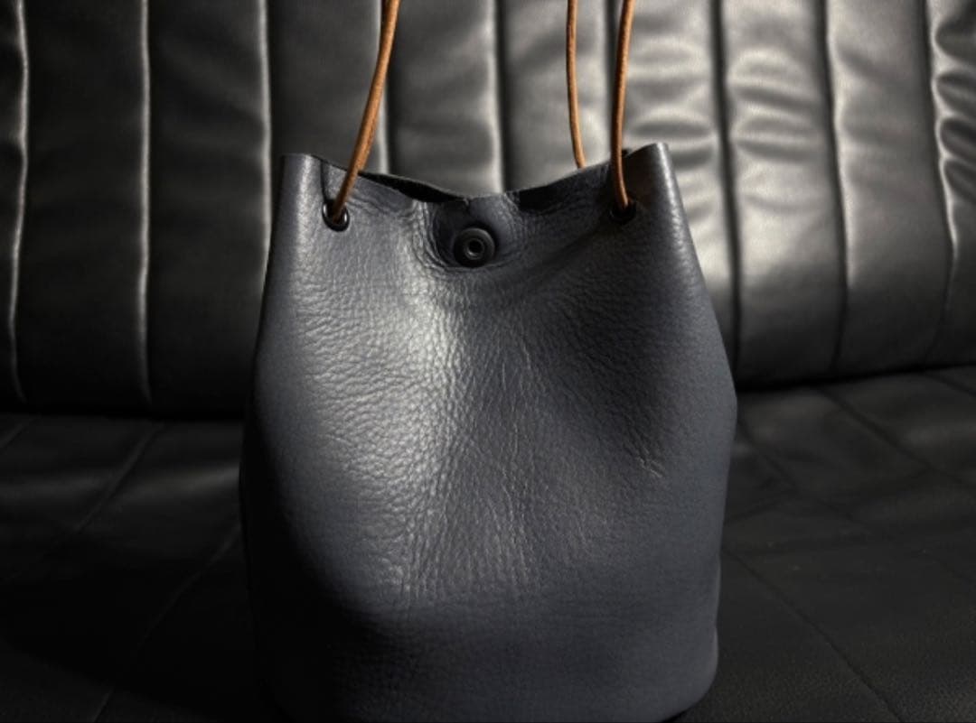 ハンドメイド⭐︎オイルドナチュラルシボレザー巾着バッグ 持手 革丸コード☆ホック付