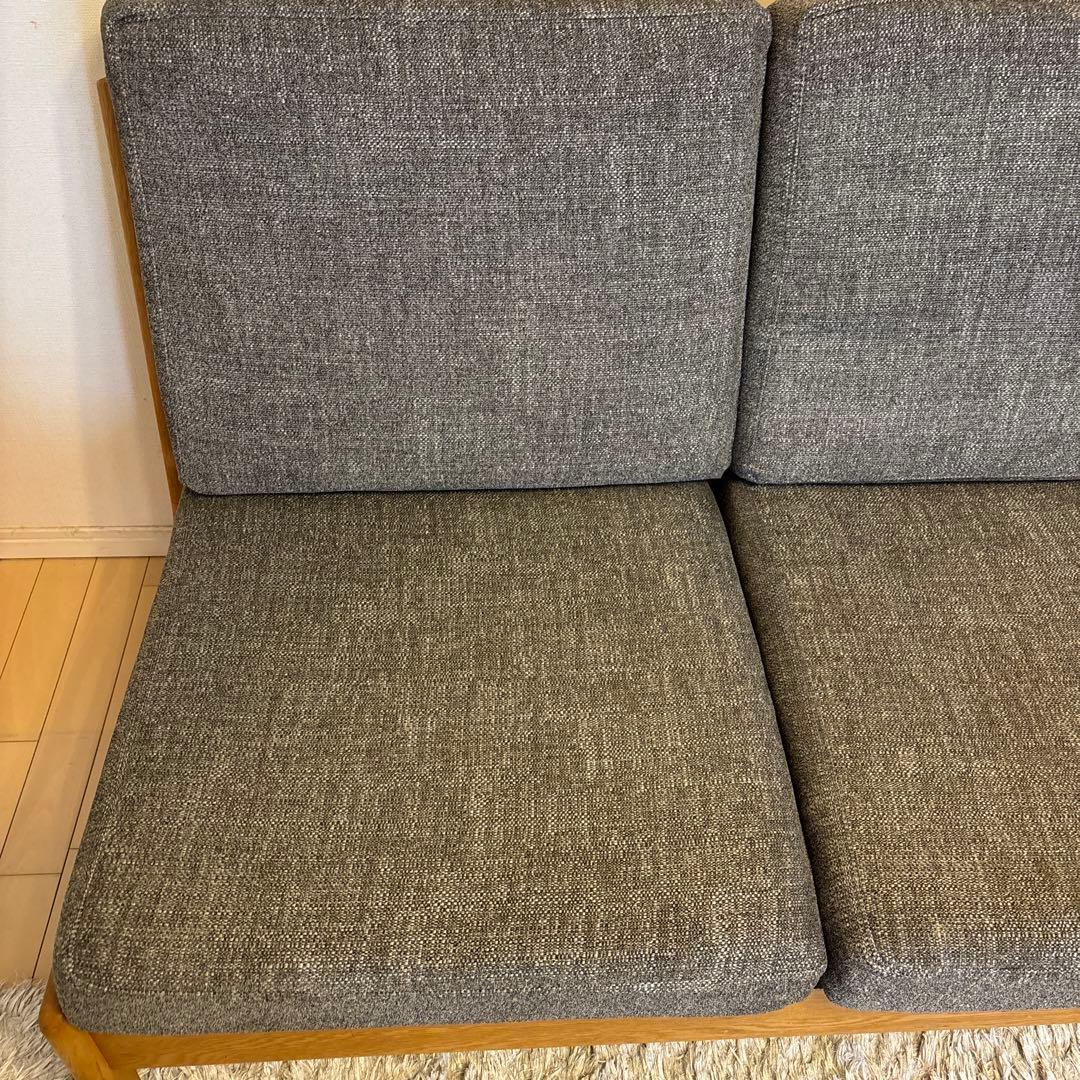 【おすし】大塚家具　二人掛け木製フレームソファ　布地クッション