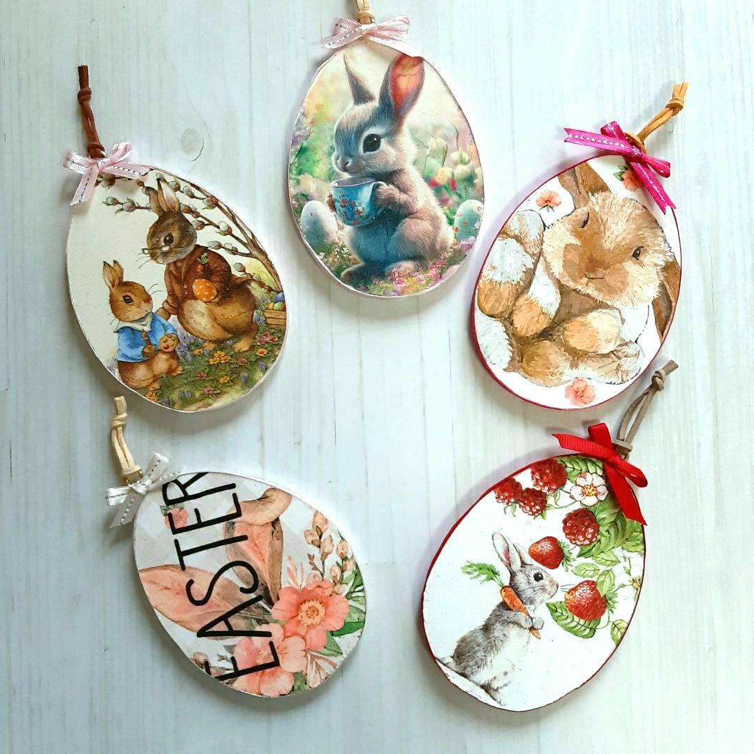 デコパージュ。インテリアボード。タマゴ型。うさぎ/苺のリバーシブル。イースター