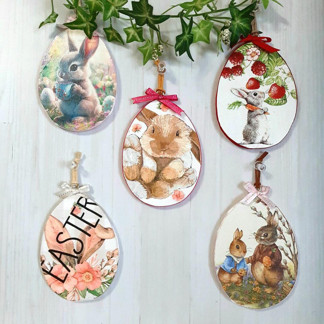 デコパージュ。インテリアボード。タマゴ型。うさぎ/苺のリバーシブル。イースター