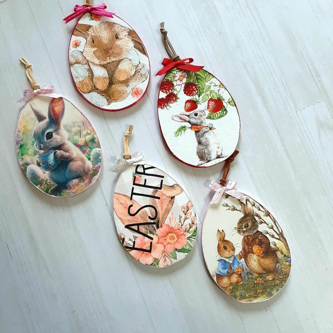 デコパージュ。インテリアボード。タマゴ型。うさぎ/苺のリバーシブル。イースター