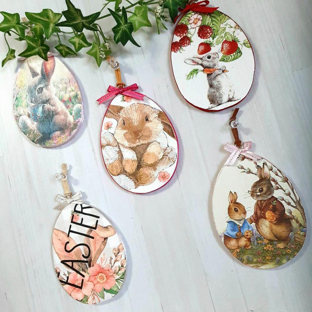デコパージュ。インテリアボード。タマゴ型。うさぎ/苺のリバーシブル。イースター
