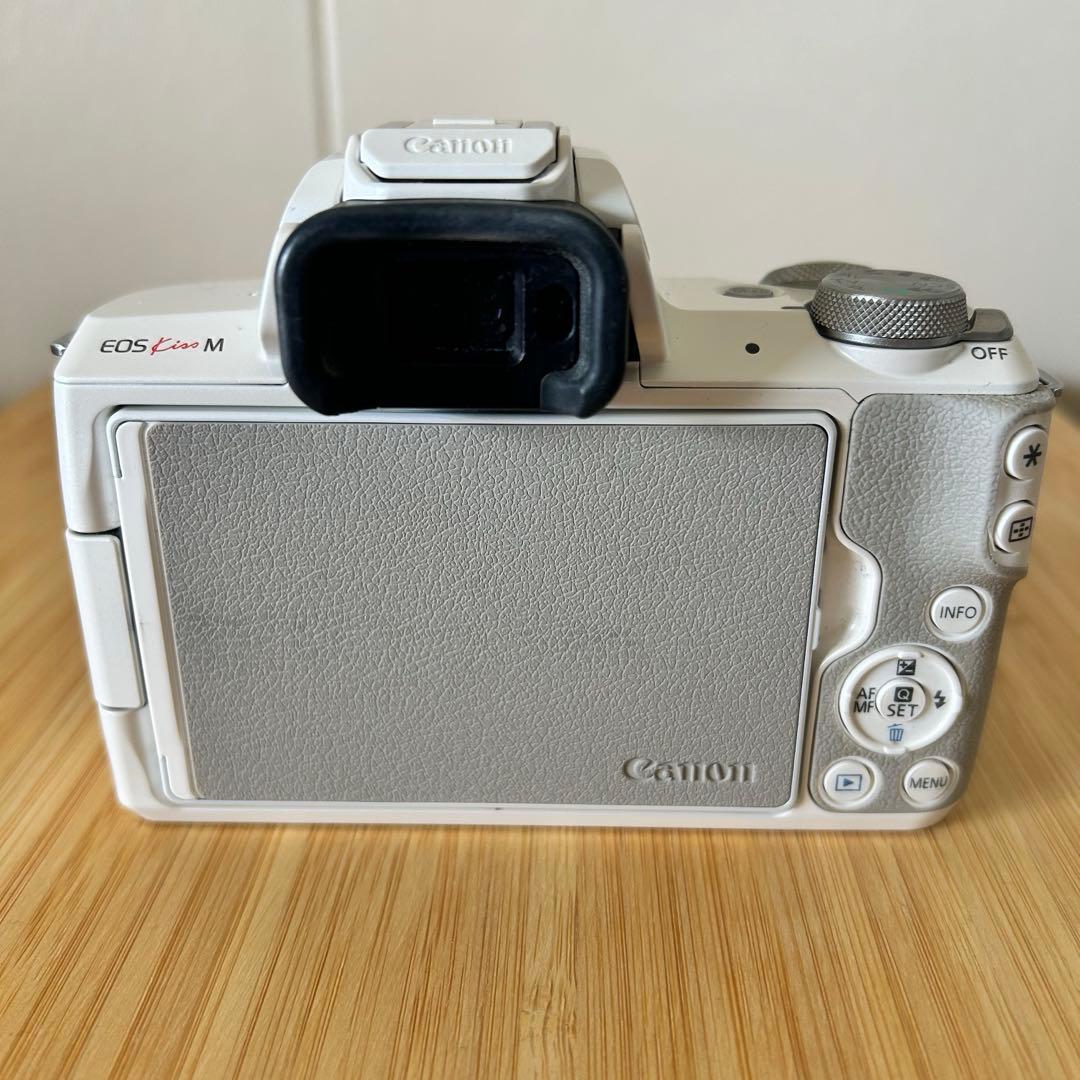 Canon ミラーレス一眼カメラ EOS Kiss M ダブルズームキット