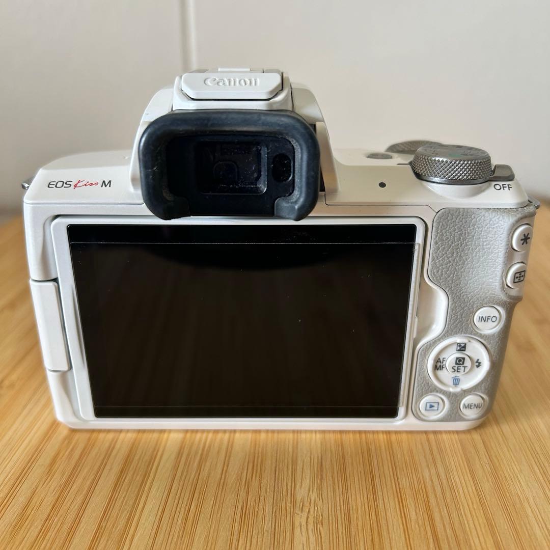 Canon ミラーレス一眼カメラ EOS Kiss M ダブルズームキット